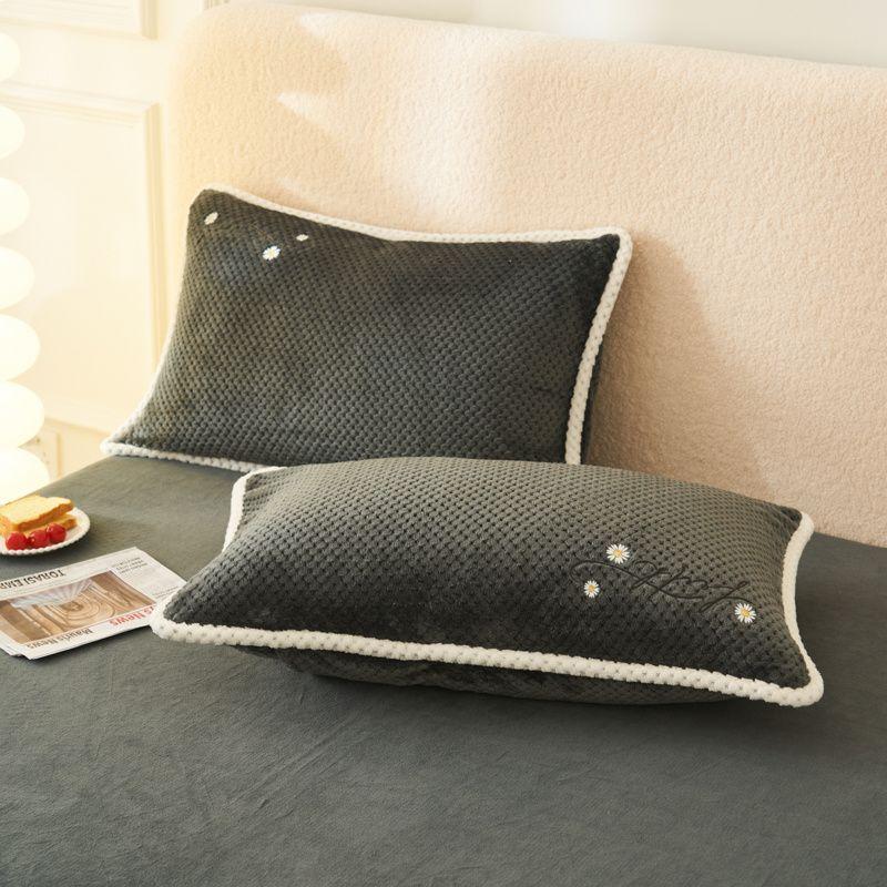 Thickened Milk Velvet Pillowcase Paired with Flannel Pillowcase and Coral Velvet Pillowcase