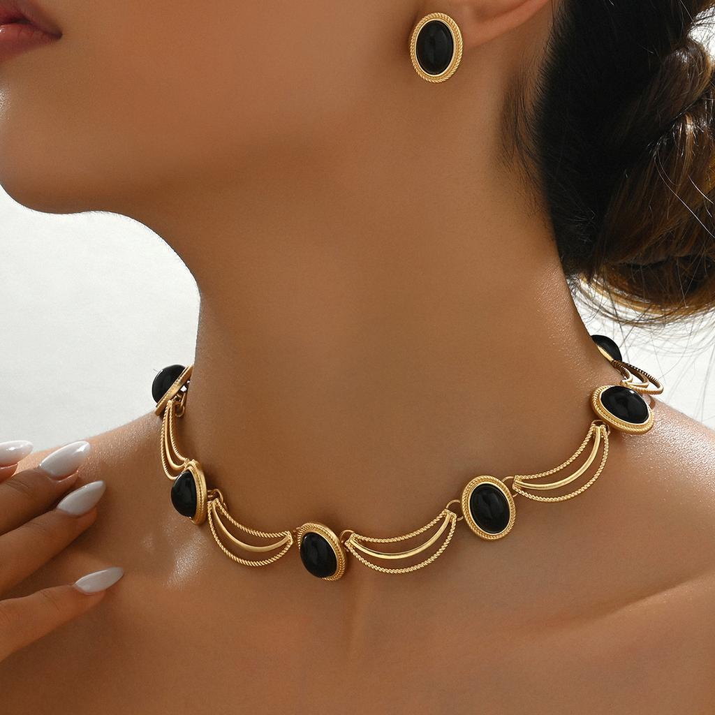 European and American Court Style Women's Earring Necklace Set with Retro Inlaid Gemstone Design High-end Clavicle Chain