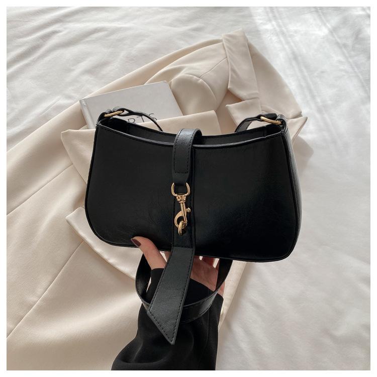 

Корейская версия модной персонализированной сумки-хобо под мышкой женская 2025 новая весна зарубежный стиль текстурная сумочка трендовая сумка через плечо чёрный