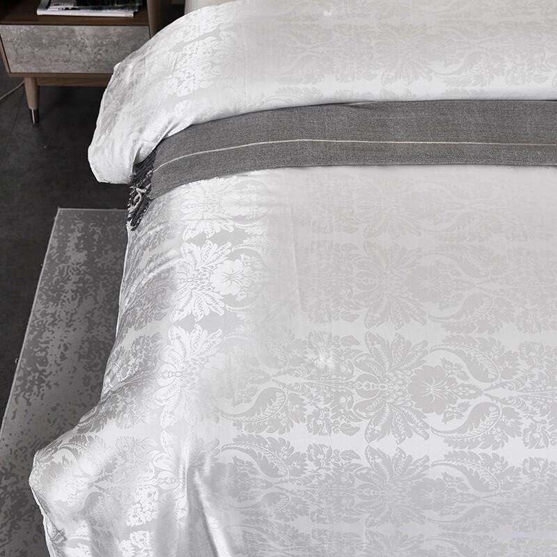 Mulberry Silk Jacquard Quilt