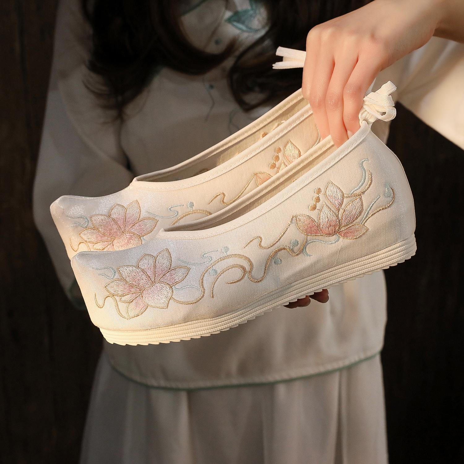 

Вышитые туфли, старинные туфли ханьфу, одинарные туфли, ретро-туфли с загнутыми носками, внутреннее увеличение высоты 41