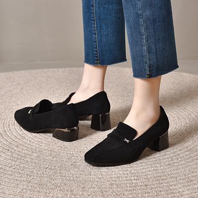 Damenschuhe mit quadratischer Spitze, Frühling, neue schwarze Schafsleder-Arbeitsschuhe, Fußschuhe, zwei Höhen, Vier-Jahreszeiten-Schuhe
