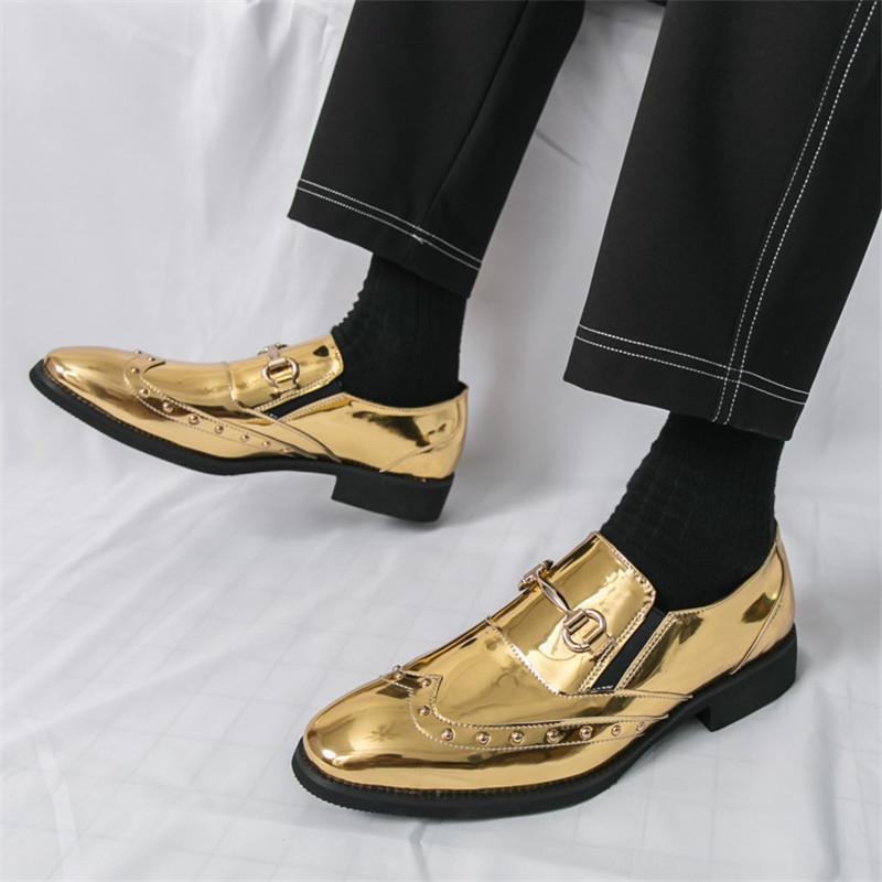 Fashion New Gold Punk Rivet Loafers New Men's Pointed Metal Chain Leather Shoes Male Designer Formal Wedding Dress Homecoming Footwear
