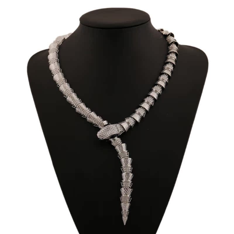 Animal Snake Chain Necklace With Alloy Pendant For Retro Vintage Jewelry Style