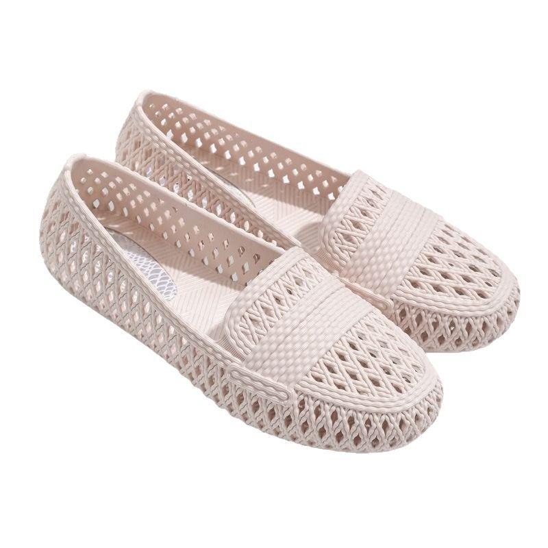 Casual women's net shoes flat bottom breathable hollow baotou hole in the hole mother shoes nurse shoes outdoor beach shoes