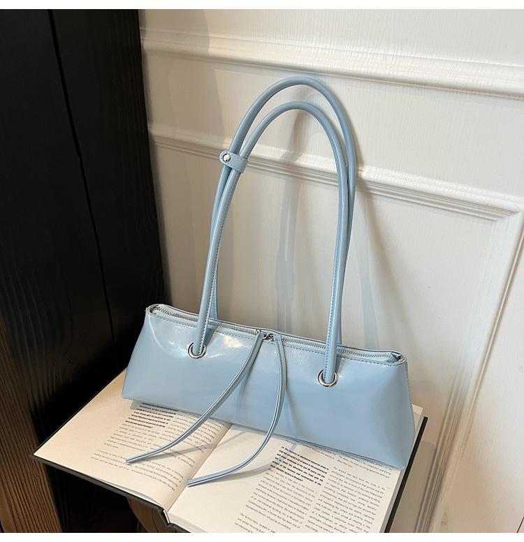 

Premium sense large-capacity bag women s 2025 new niche fashion versatile single shoulder underarm baguette bag