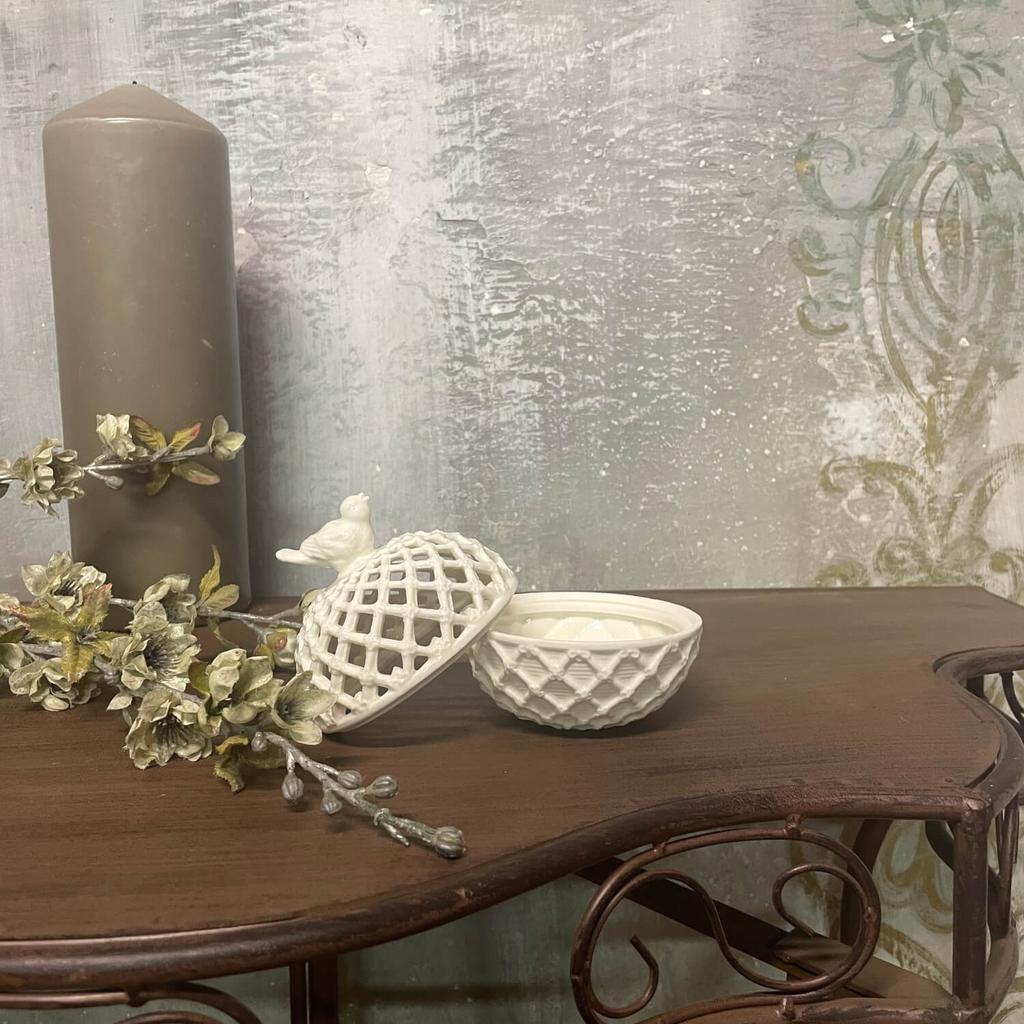 Round Ceramic White Box In Retro Style - Decorative