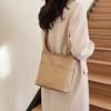 Stylish Vintage Women's Shoulder Bag Trendy Tote For Fall With Large Capacity And Unique Design