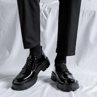 Kleine Lederschuhe im britischen Stil mit Schnürung, Neue Plateau-Herrenschuhe aus Retro-Lackleder 20352-R