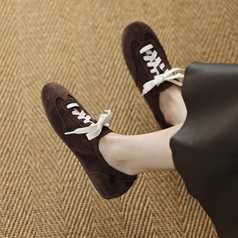 Мода 2025 Новые весенние женские туфли-лодочки с круглым носком и низким каблуком из натуральной кожи Женская обувь Лаконичная женская обувь с увеличенной внутренней частью