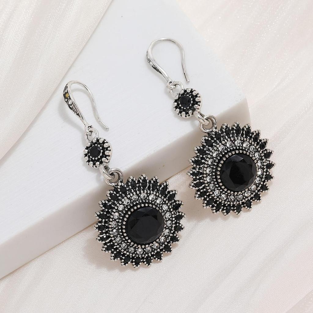 Retro Rhinestone Court-Style Circle Earrings