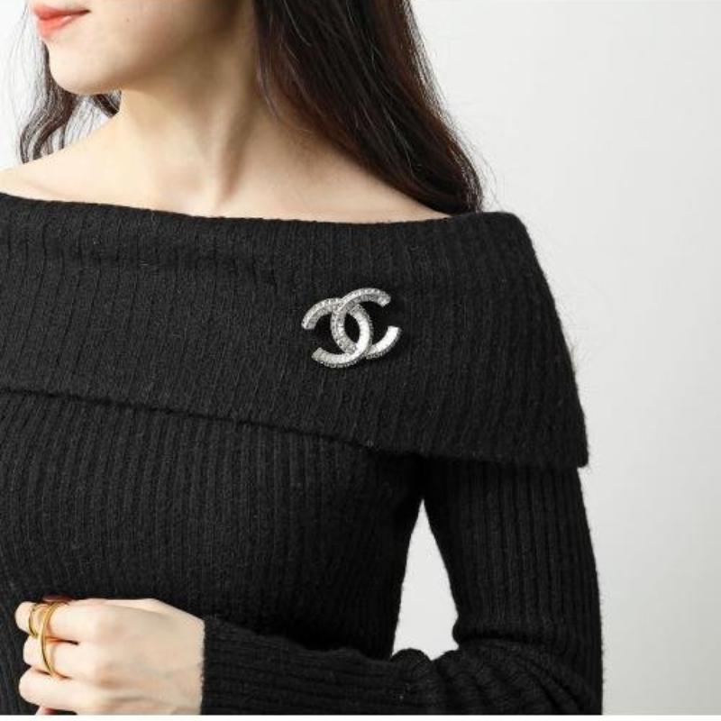 Chanel Klassische Doppel-C Mode Lässige Legierung Brosche Damen Accessoires Silber A63085-Y02003-Z3502
