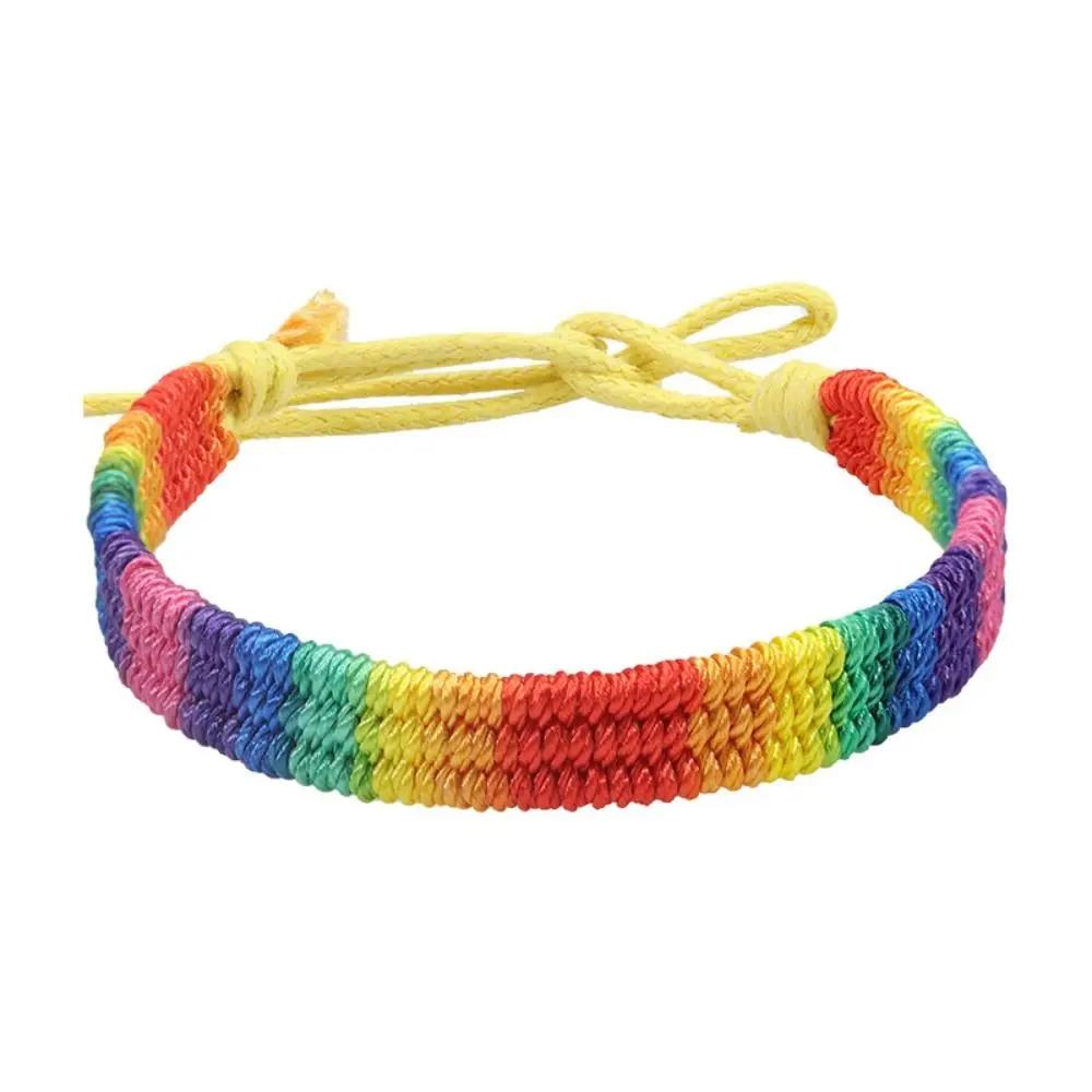 Klassisches Regenbogen geflochtenes Schnurarmband Verstellbarer Schmuck Buntes handgefertigtes Armband Boho Stil Mode