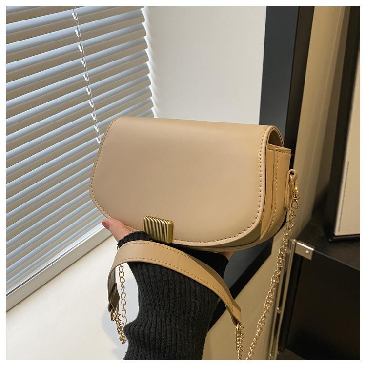 

2025 new temperament fashion design single shoulder crossbody foreign style solid color retro fresh underarm texture crossbody bag bag