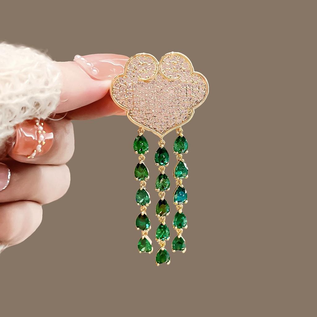 Light Luxury Emerald Brooch, High-End Female Auspicious Cloud Fringed Brooch, High-End Large Pin, Sweater, Suit Decoration Gift
