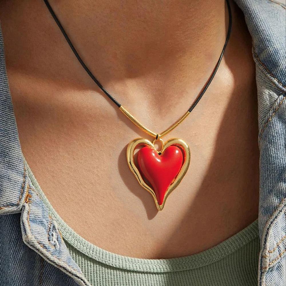 Exaggerated Gothic Heart Necklace For Women Jewelry 2025 Trending New Sweet Cool Hottie Peach Heart Pendant Necklaces Choker