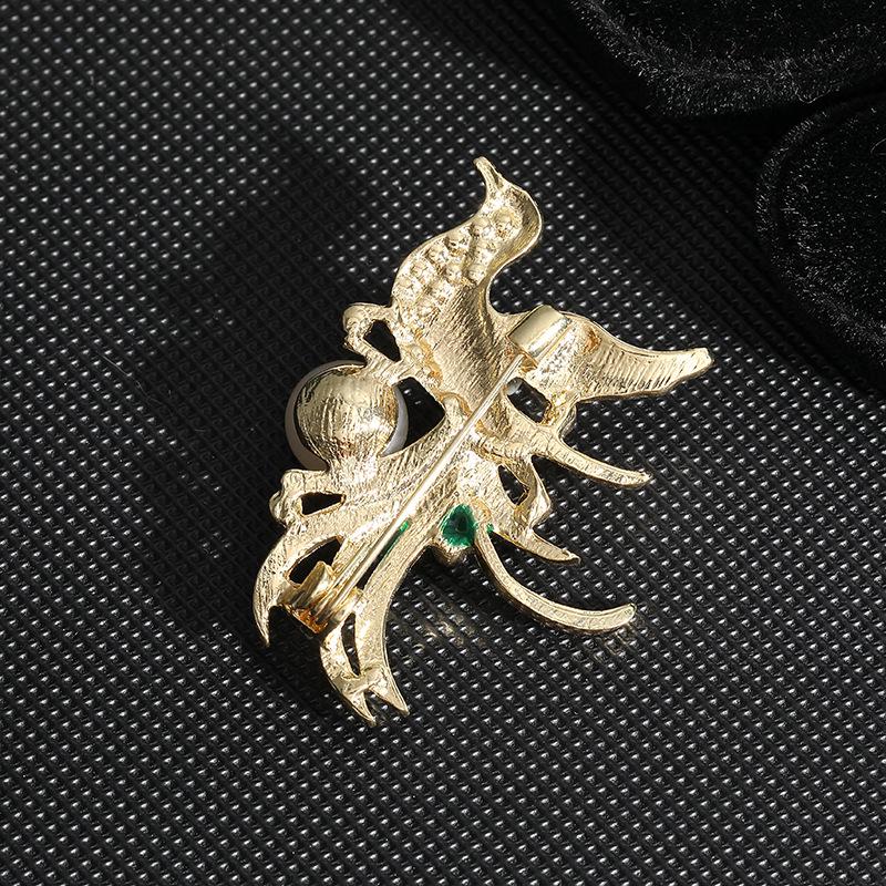 Exquisite Phoenix Collar Brooch: Retro National Style Animal Pin