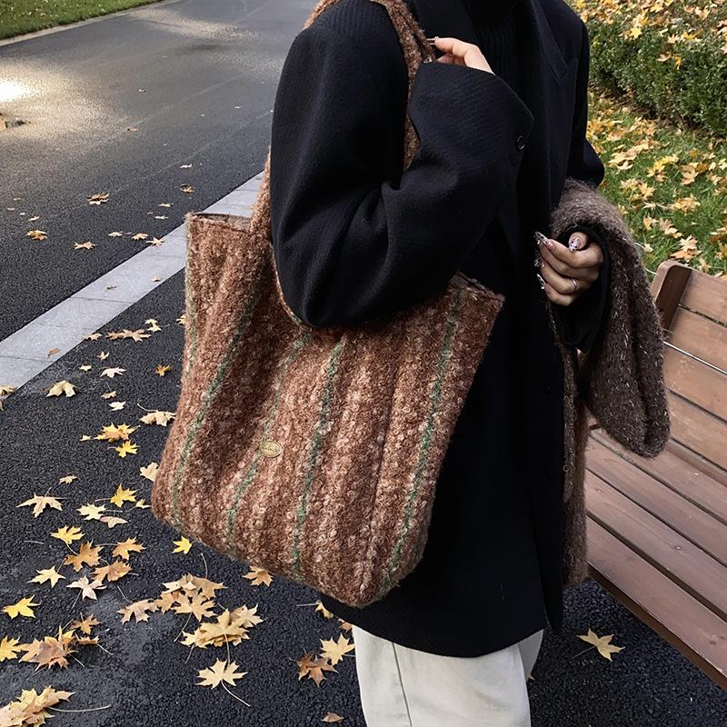 Underarm Plush Tote Bag Women's 2025 Winter New Fashionable Large-capacity Shoulder Bag To Work Commuter Casual Women's Bag