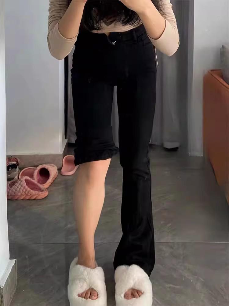 Women's Black High-Waist Stretch Flare Jeans - Slimming, Versatile, Hip-Covering for Pear-Shaped Bodies, Perfect for Spring and Autumn.