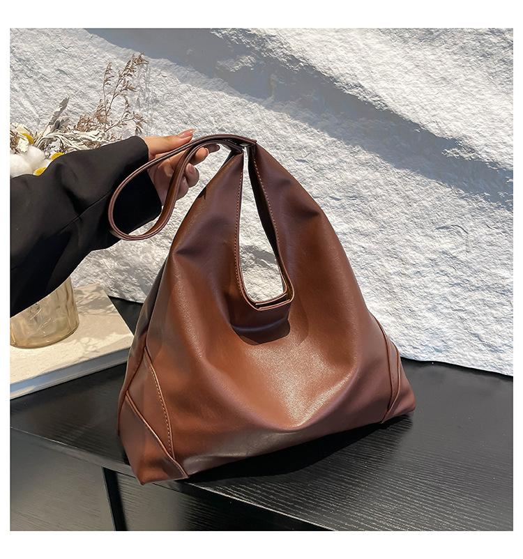 

Жіноча сумка в стилі ретро великої місткості 2024, нова осінь і зима, універсальна сумка для покупок через плече для дитини та матері коричневий