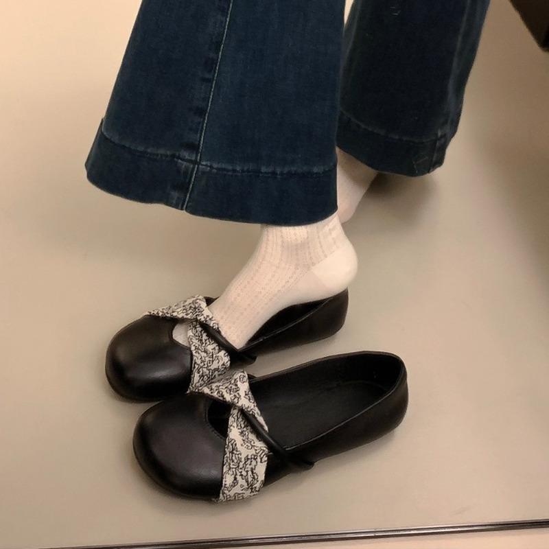 Autumn Retro Round Head Shallow Mouth Single Shoes Women's New Casual Soft Leather Thick Heel Mary Jane Shoes