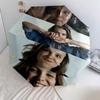 Millie Bobby Brown Muster, automatischer Regenschirm, tragbares und faltbares Design, 8 Schirmrippen, ein Weihnachts- oder Geburtstagsgeschenk.