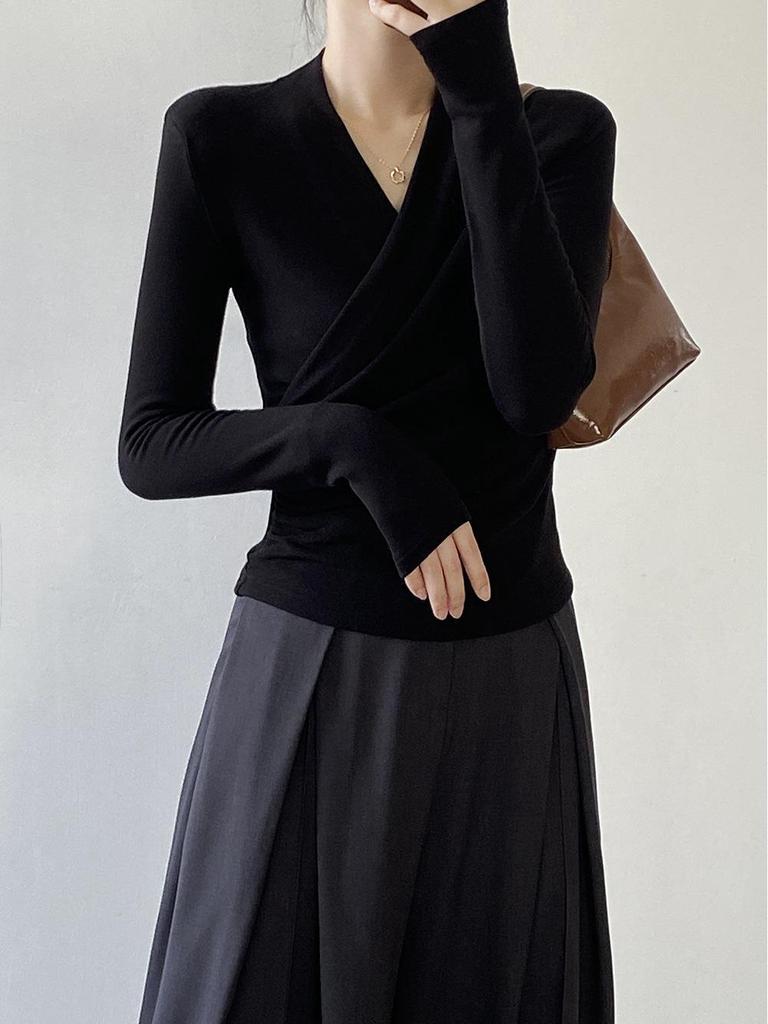 Women's V-Neck Long-Sleeve Crossover Top - Slim, Stylish, Flattering Autumn/Winter Layer