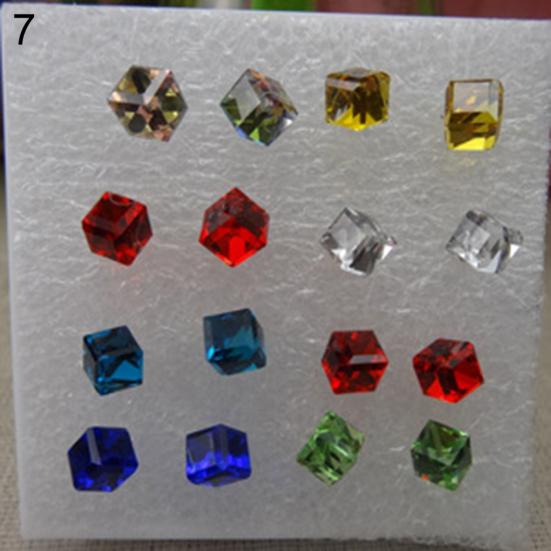 

8 пар жіночих модних блискучих геометричних скляних кубиків проти алергії сережки-гвоздики