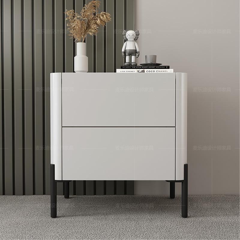 Włoska minimalistyczna szafka nocna nowoczesna minimalistyczna szafka do przechowywania lekka luksusowa designerska nordycka sypialnia wysokiej klasy szafka nocna