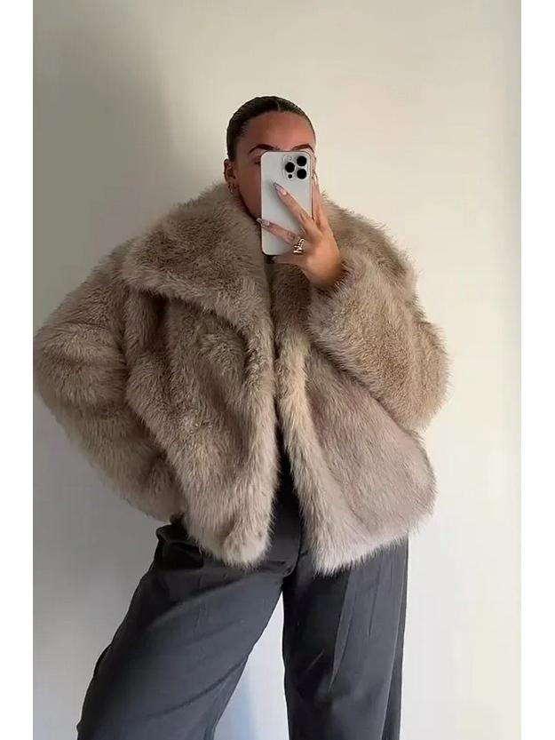 Stylish European & American Faux Fur Coat with Large Lapel, Short Length, Fluffy Plush Material for Women's Fashion.