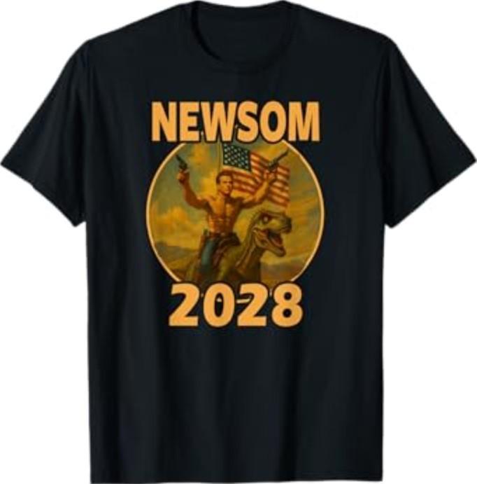 Gavin Newsom 2028 Leader Patriottico Audace Che Cavalca un Dinosauro Maglietta