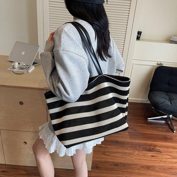 

2025 Large Capacity Black & White Striped Woven Tote: Lightweight Single Shoulder Bag for Women, Perfect for Vacation & Shopping.