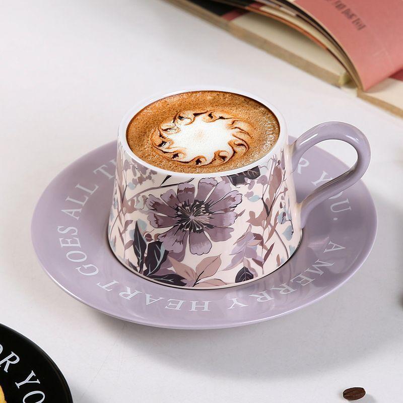 

Набор чашка и блюдце для кофе, легкая роскошь, высокое качество, ощущение, цветок гезанг, керамическая чашка, нишевый, подарок для девушки, послеобеденная чашка для чая с камелией 260ML