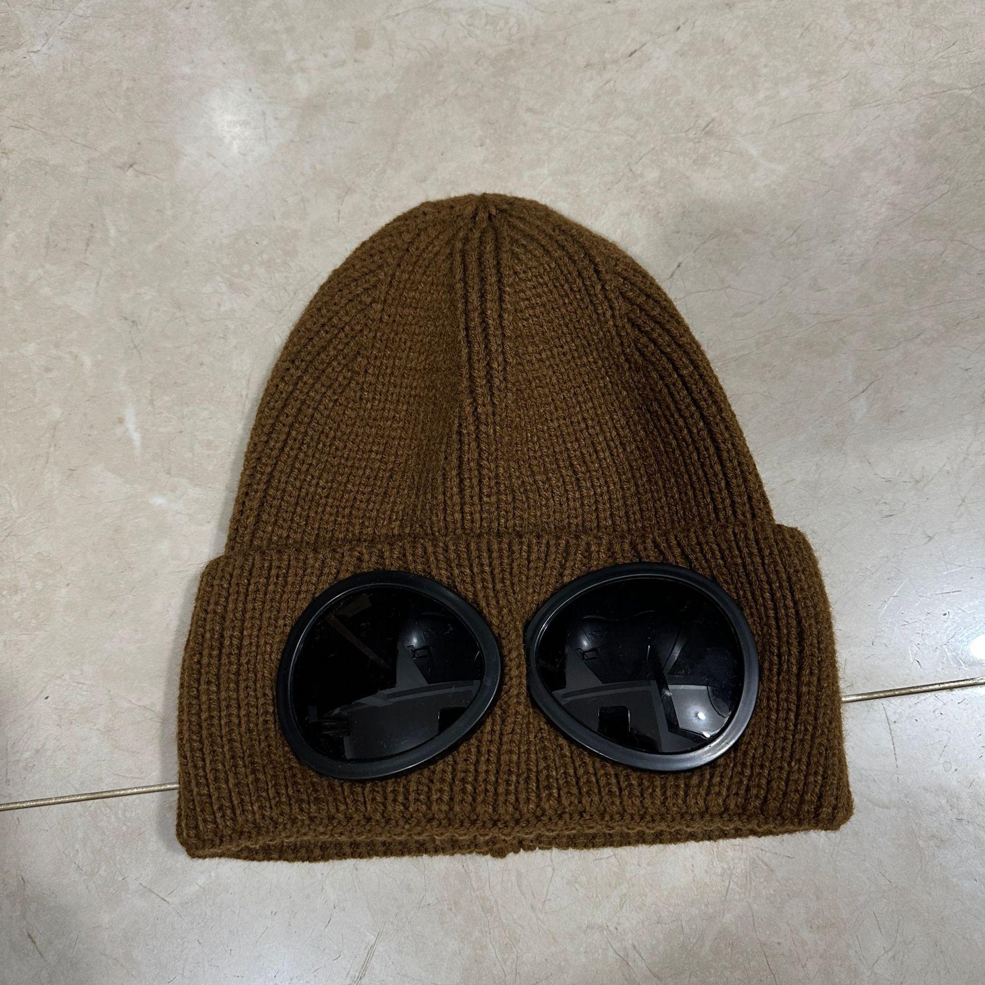

Зовнішні вітрозахисні окуляри Потовщена лижна в язана вовняна шапка Теплий захист для вух Кепка від холоду коричневий