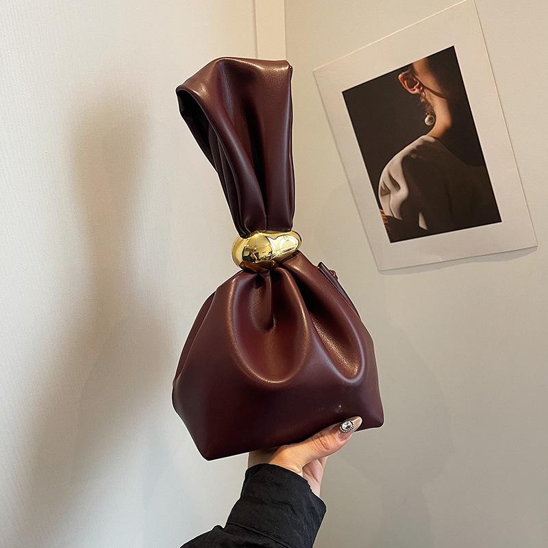 

Нова плісирована хмарна сумка 2024 року, жіноча модна універсальна сумка з нішевим дизайном, повсякденна сумочка, приплив