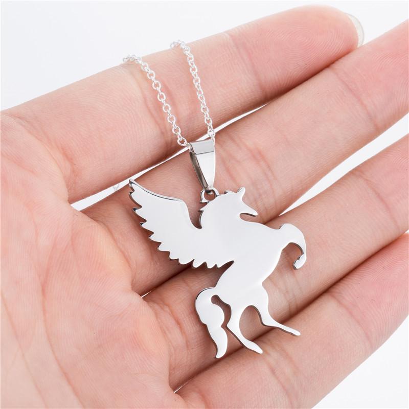 Lucky Running Horse Pendant Necklace Women Jewelry Cute Animal Horseshoe Horse Necklaces Mother's Day Accessories