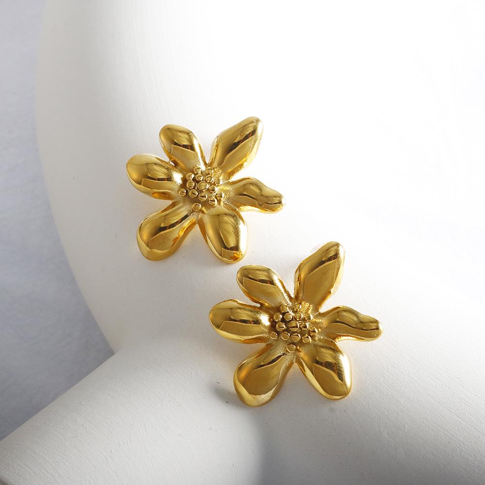 

Elegant Summer Floral Stainless Steel Earrings: Simple, Electroplated Design with a High-End Finish.