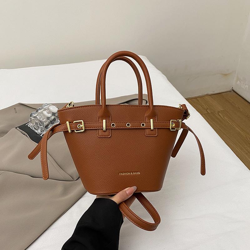 This year's popular small bag women's autumn and winter 2025 new retro shoulder messenger bag Korean version portable bucket bag