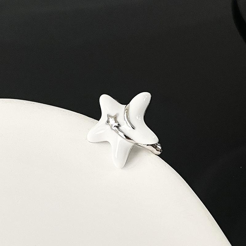 

Емалеві сережки-гвоздики Кохання Сатурн Зірка Чорний Високоякісний Холодний Стиль Нішевий Дизайн Без Проколів Вуха Кліп на Хрящ Вуха