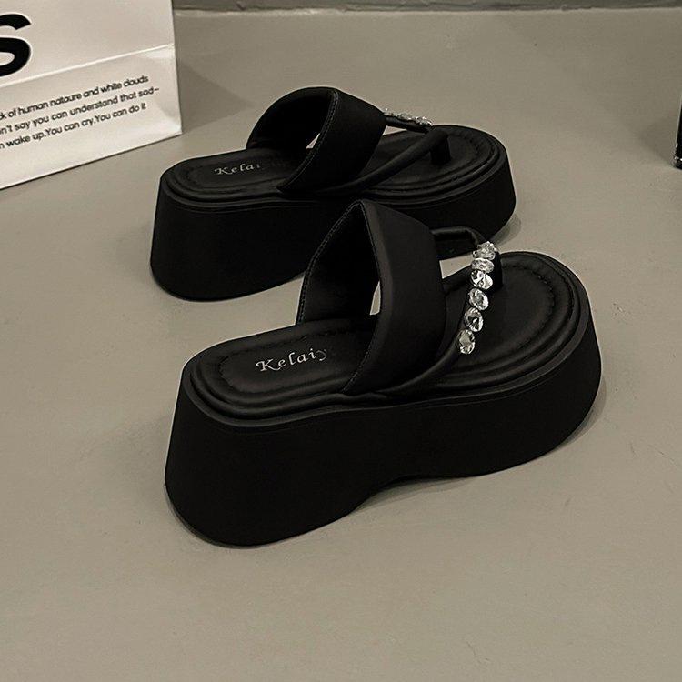 Fairy wind beach slippers female outer wear 2025 summer new thick-soled flip-flops small height-increasing fashion sandals
