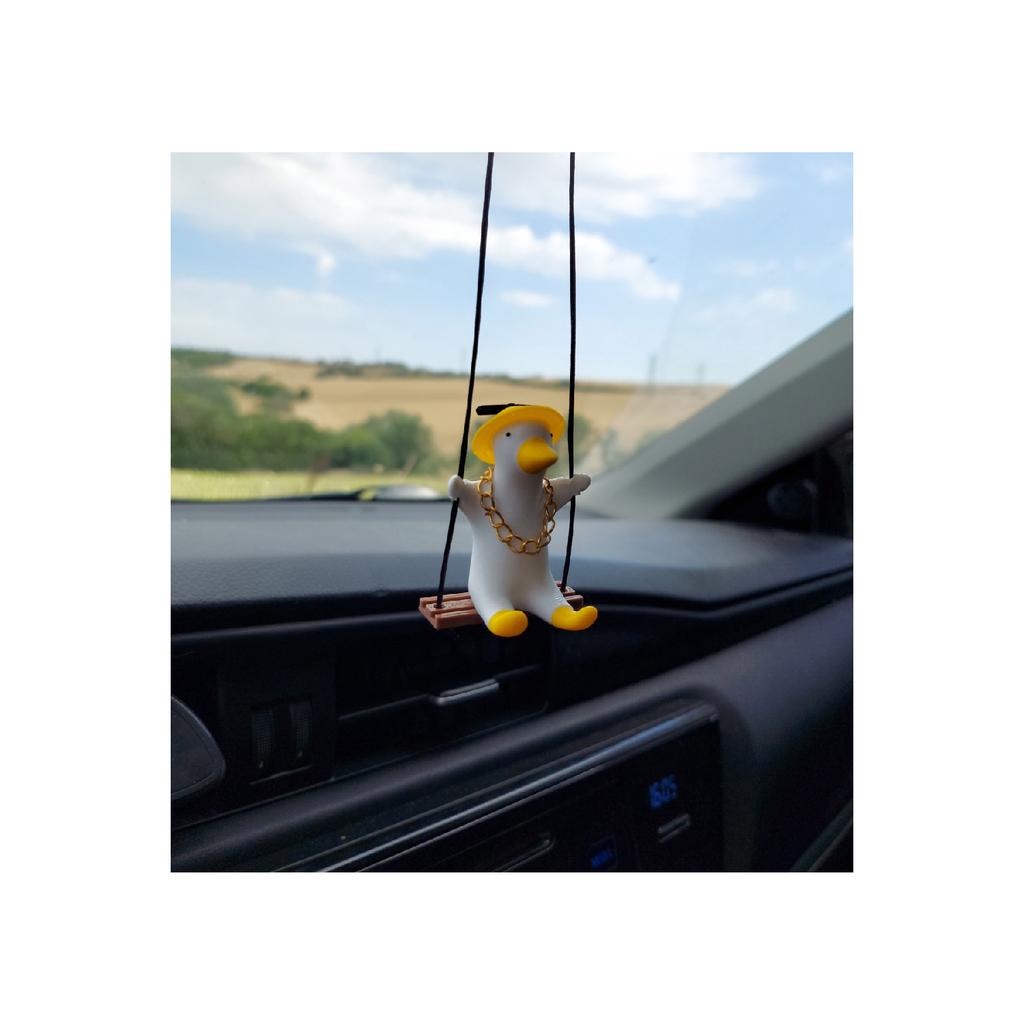 Schwingende Ente mit Hut und Kettenrückspiegel-Ornament (Gelber Hut) Enten-Spiegel-Ornament, neuer Trend-Auto-Ornament