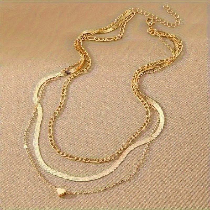 Elegant women's necklace Layered heart-shaped pendant snake chain and Cuban chain vintage classic style collarbone necklace jewelry set for