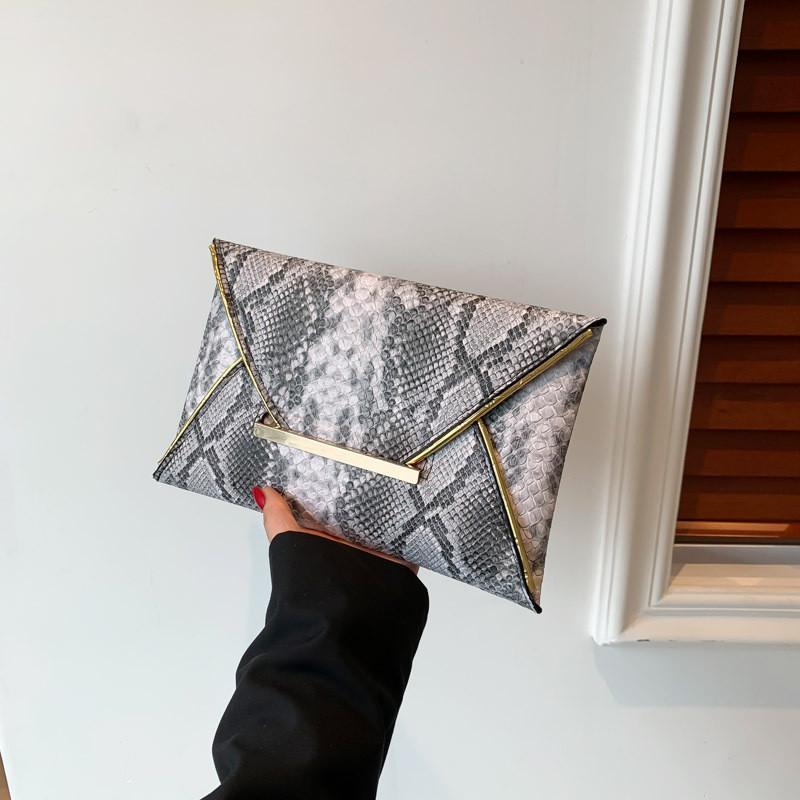 Stylish Women's Mobile Phone Bag Trendy Envelope Clutch With Color Block Design