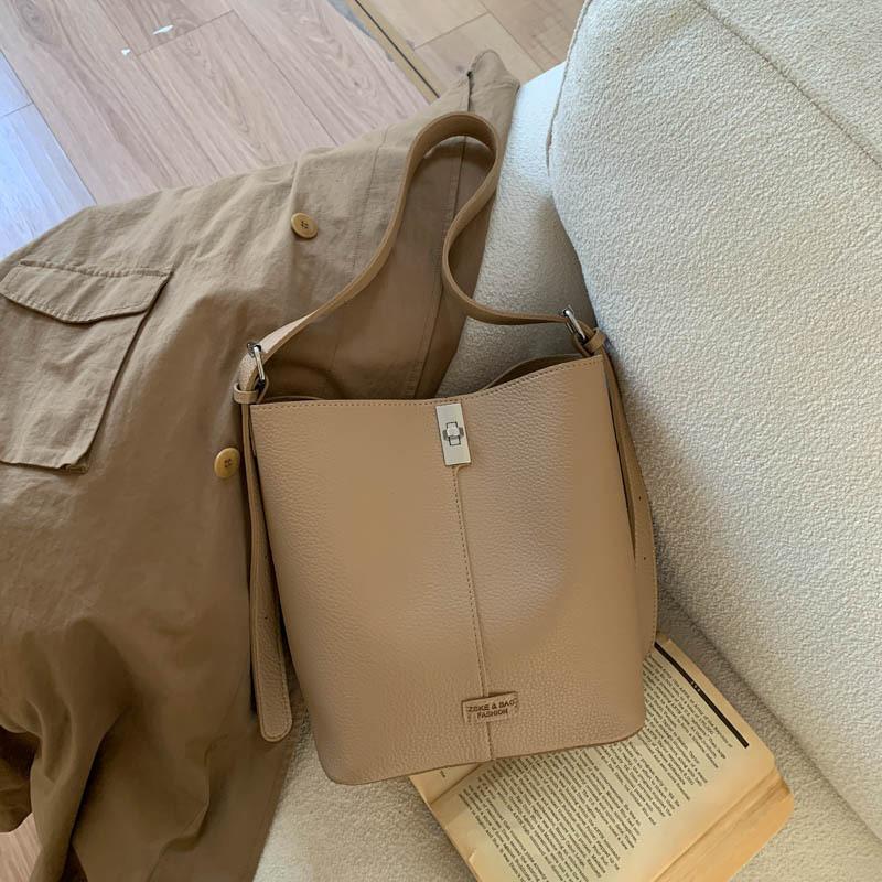 IELGY Ladies Messenger Bag Trendy Retro Shoulder Large Capacity Commuter Fashion Bucket Bag