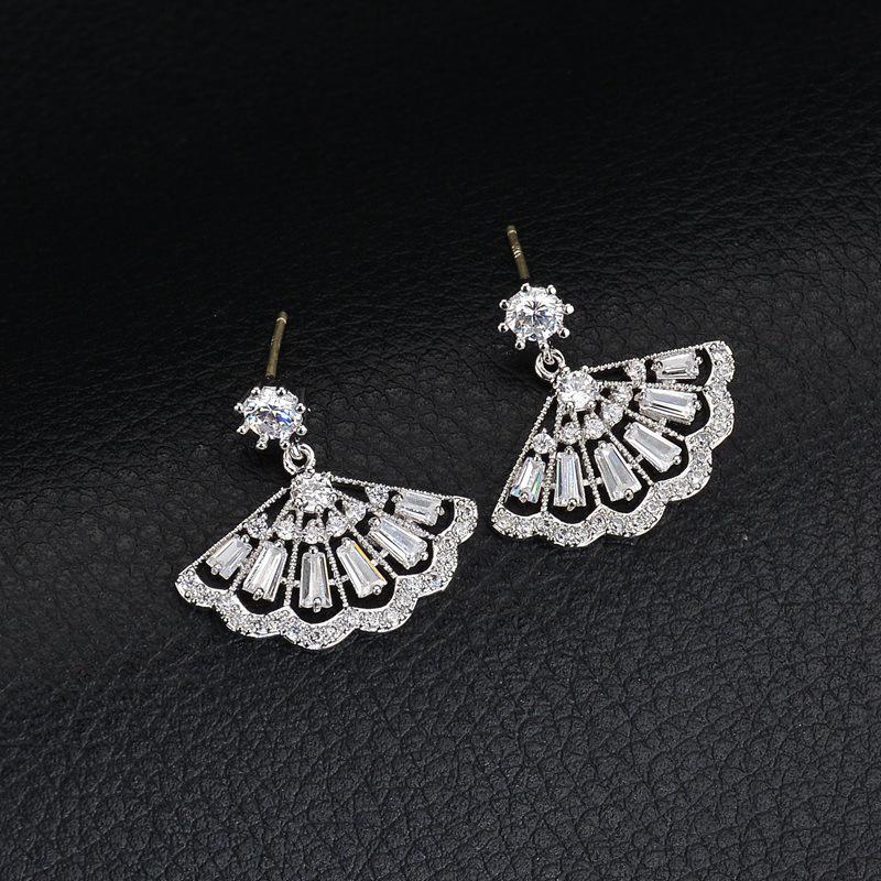 Flash Diamond Fan-Shaped Stud Earrings: European & American Retro Design, Simple & Versatile Women's Fashion Accessories