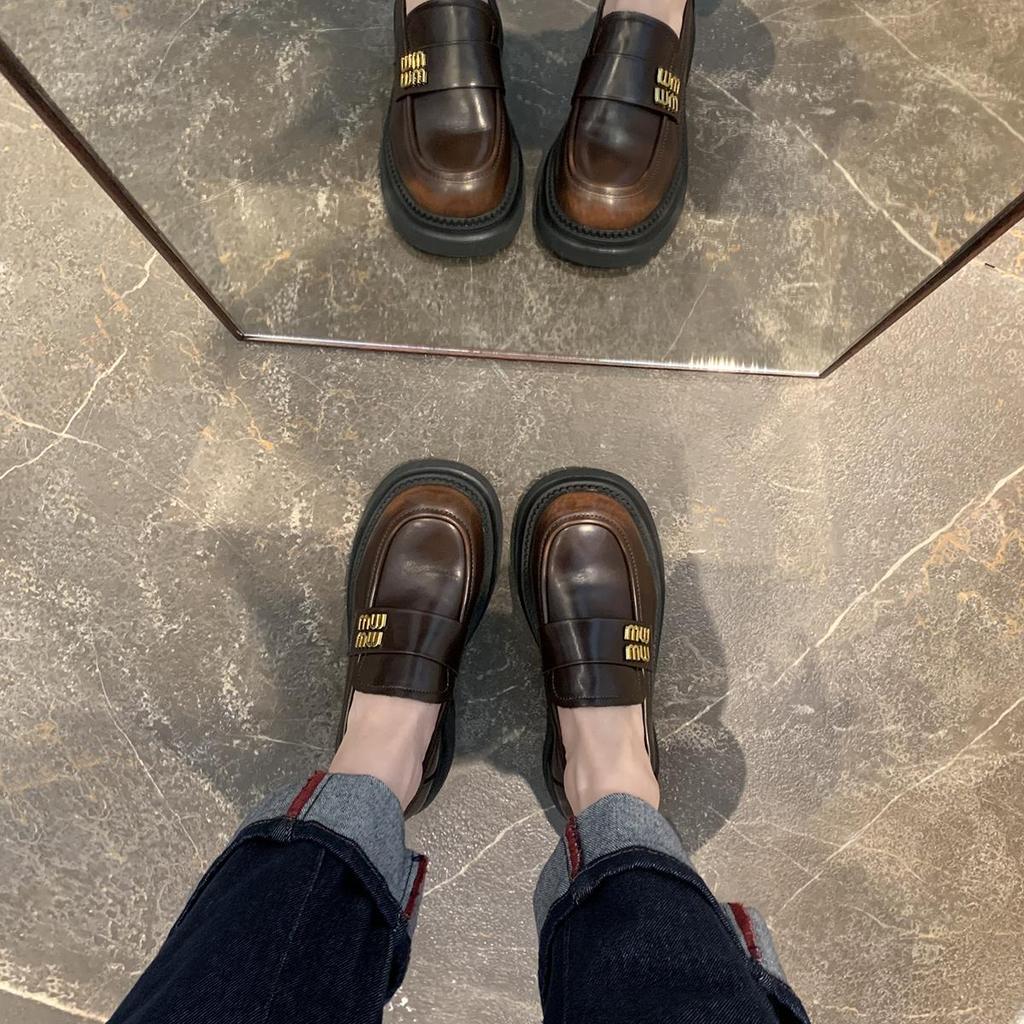 Ovčí kůže~ hroznová matka miu vysokoškolský styl lenivá osoba jeden pedál kovová přezka mokasíny dámské platformové britské malé kožené boty