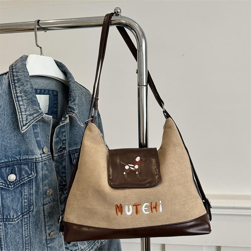 

Underarm retro casual large-capacity tote bag women s 2025 winter new simple fashion backpack student class хаки