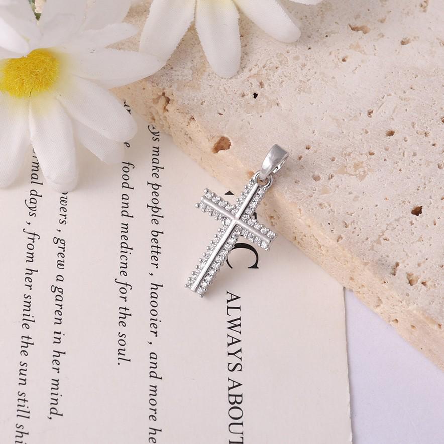 Unisex Rhinestone Cross Pendant Titanium Steel Necklace - Hip Hop Luxury Clavicle Chain