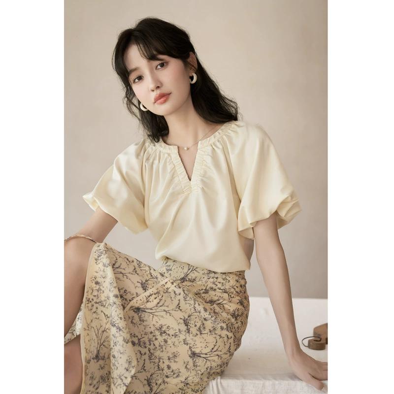 MISHOW New Shirt for Women 2024 New French Elegant Solid Folds V-neck Short Puff Sleeve Female Blouse MXC38X0043