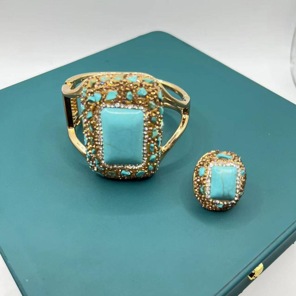 2026 Collana con Turchese Intarsiato Catena per Maglione Anello Aperto Orecchini a Gancio Bracciale Set da Quattro Pezzi